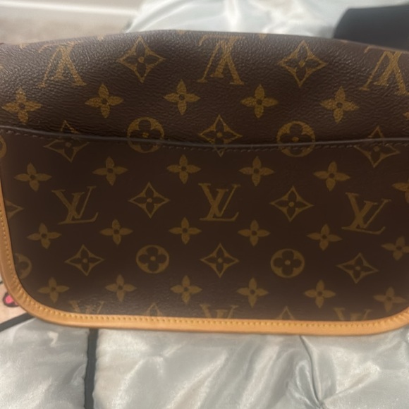 Authentic Diane Louis Vuitton Bag - Picture 4 of 7